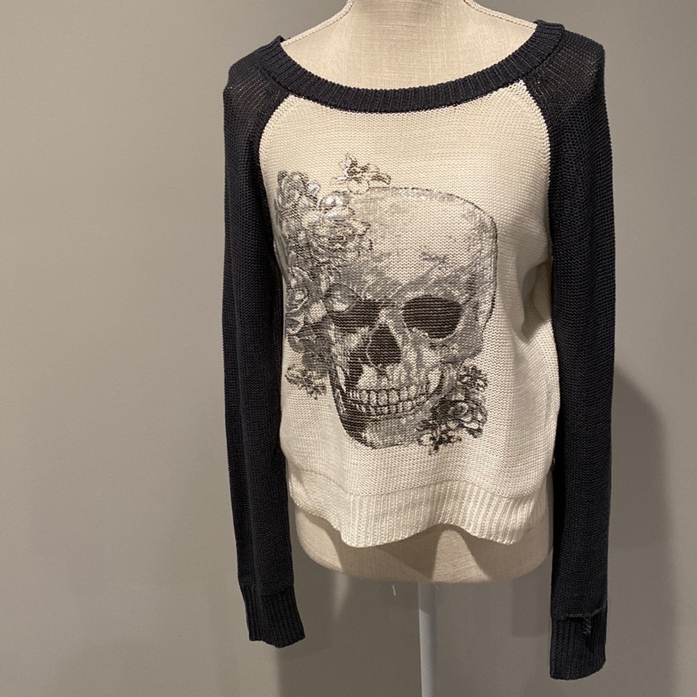Mudd Skull Sweater Size M (Juniors)